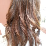 ロング巻き髪スタイル