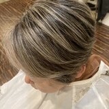 白髪活かしたハイライトカラー